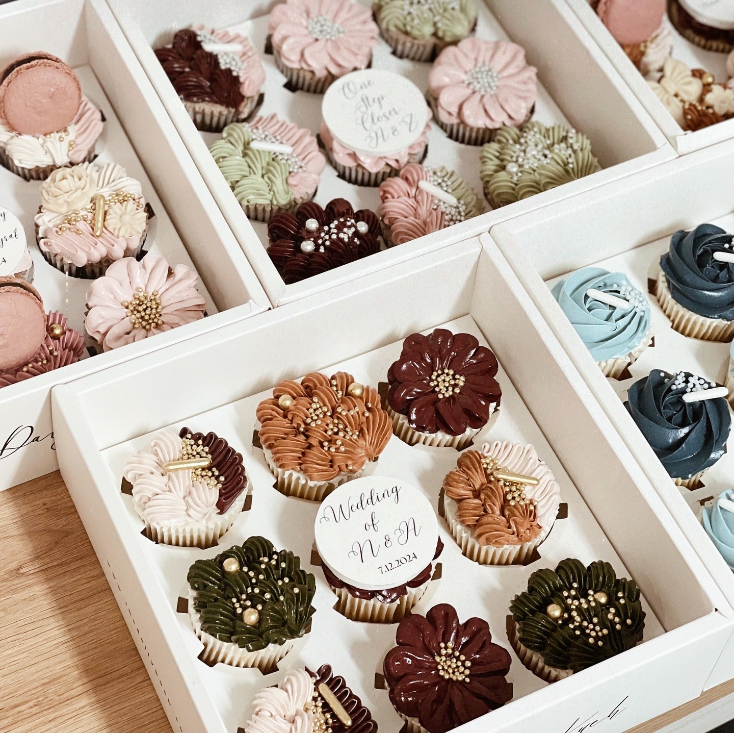 9s Cupcake Set