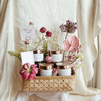 AURA Signature Hamper