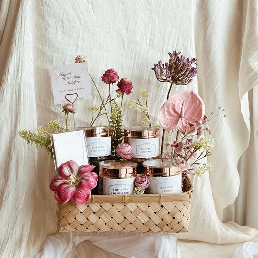 AURA Signature Hamper