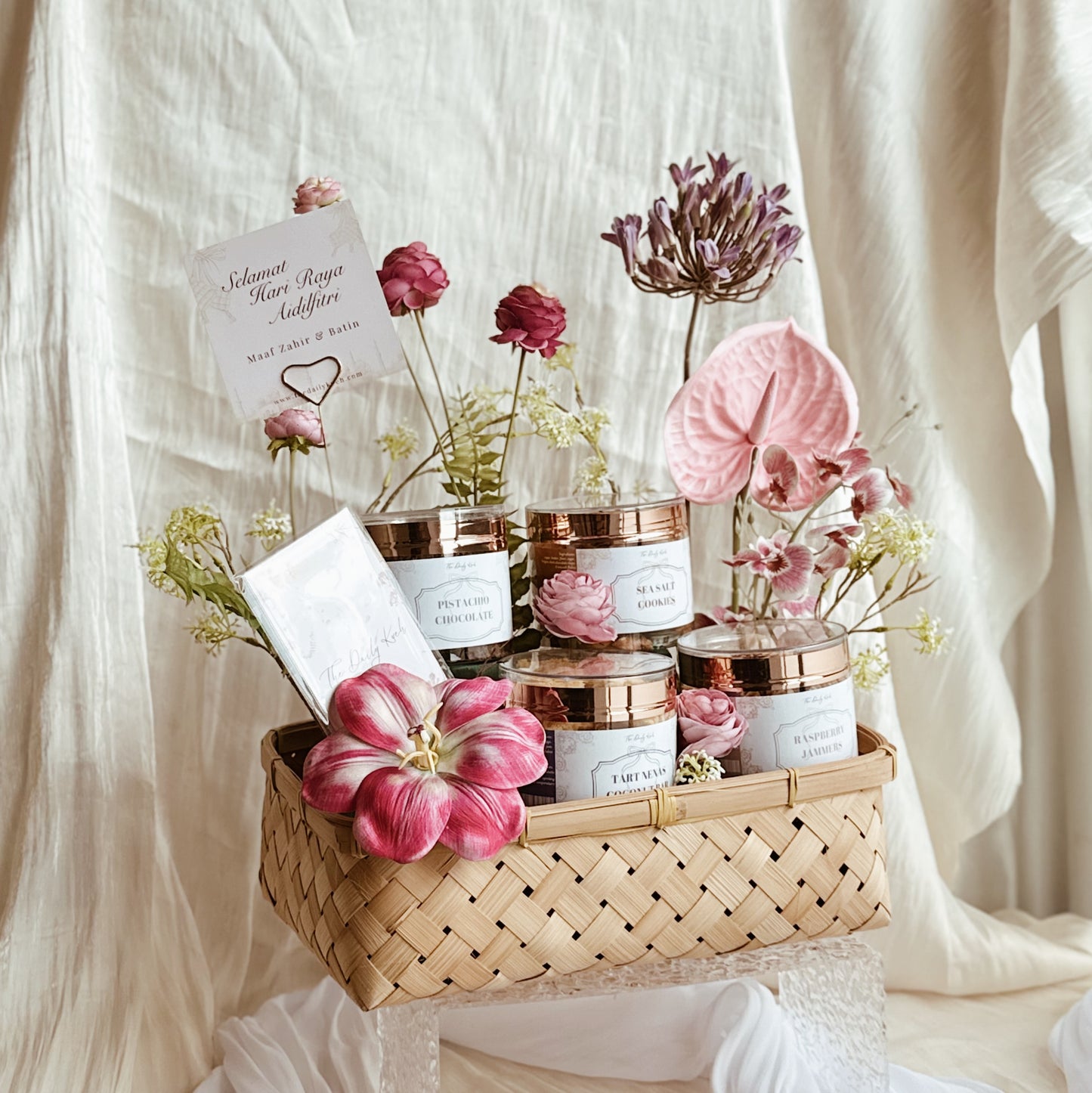 AURA Signature Hamper