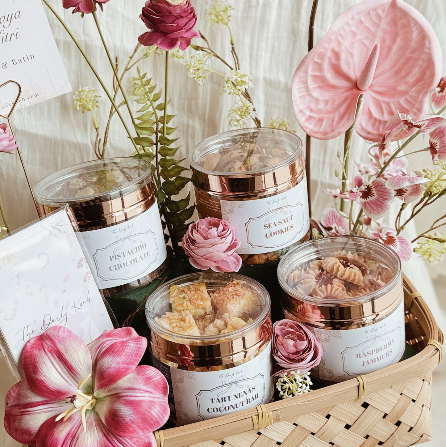 AURA Signature Hamper